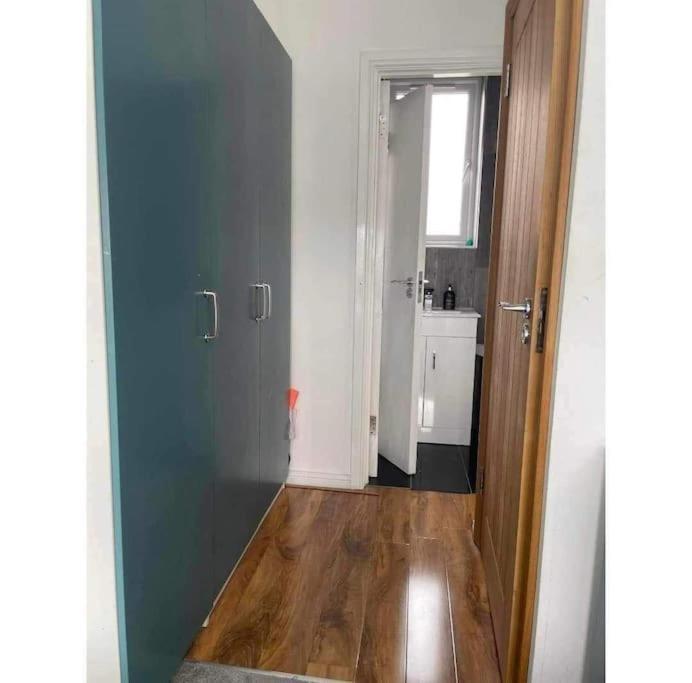 Dollis Hill One Bedroom Nw2 * Londen