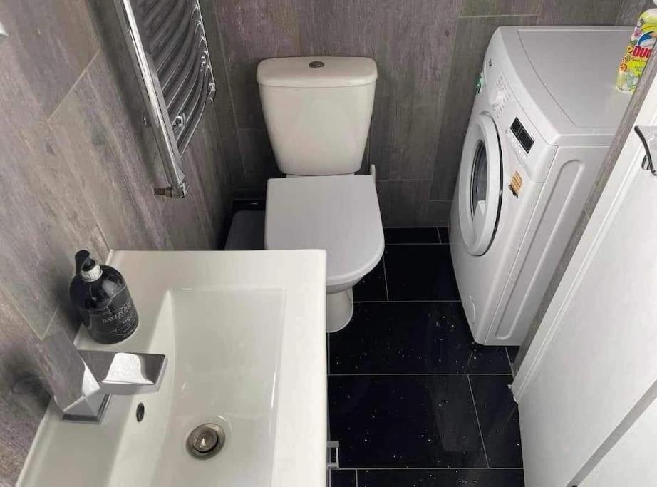 Dollis Hill One Bedroom Nw2 Apartment London